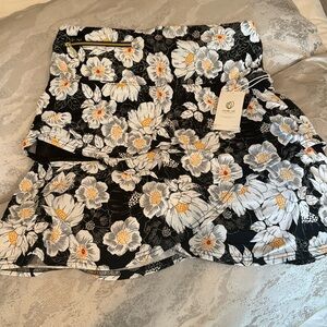 GGBLUE Luxe Sport Ladies Golf Skirt. Brand New with tags Size Medium